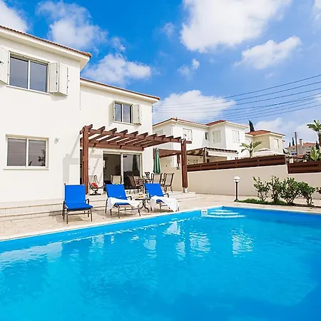 Atlantica 4 Bedroom Near The Villa