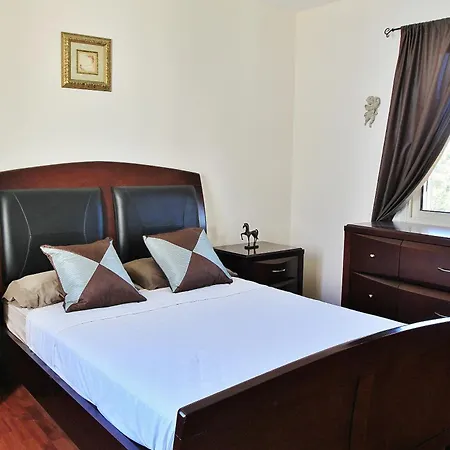 Atlantica 4 Bedroom Near The Villa